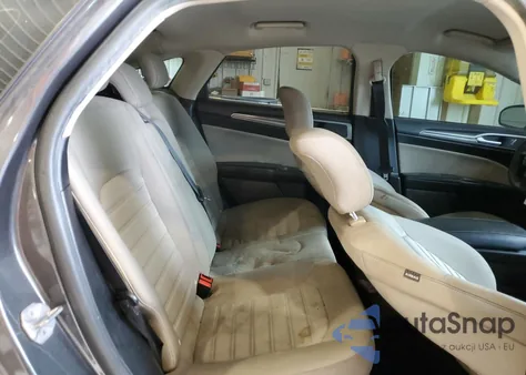 2019 Ford Fusion S z USA, uszkodzony, nr VIN 3FA6P0G75KR250805